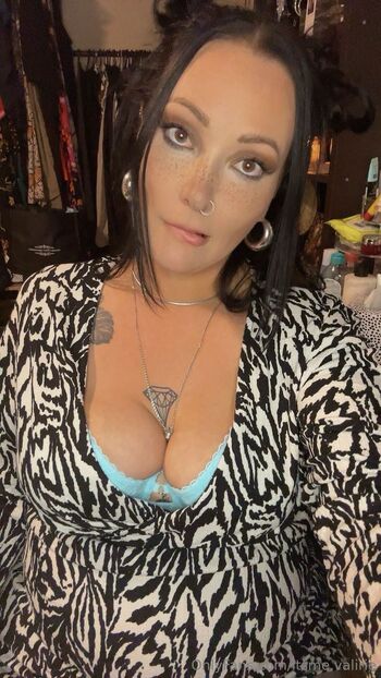 Valiri / itsme.valirie nude photo #5