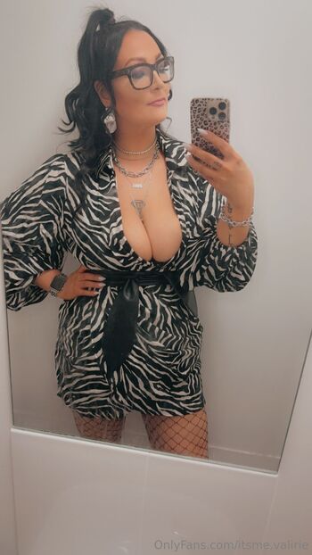 Valiri / itsme.valirie nude photo #7