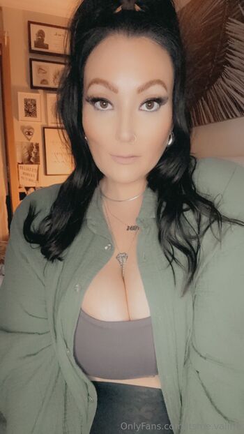 Valiri / itsme.valirie nude photo #9