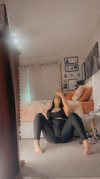 Valiri / itsme.valirie nude photo #21