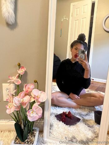 MI / itsmiavine nude photo #1