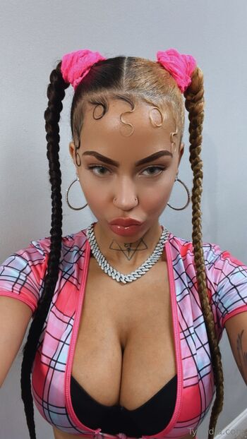 Nadia / itsnadiarae nude photo #6