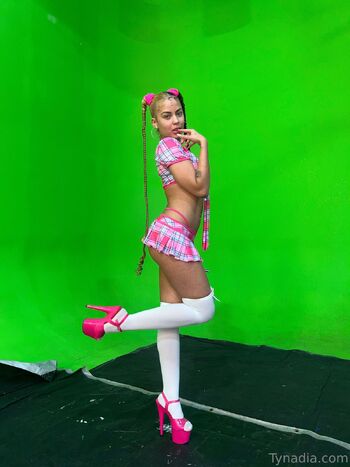 Nadia / itsnadiarae nude photo #7