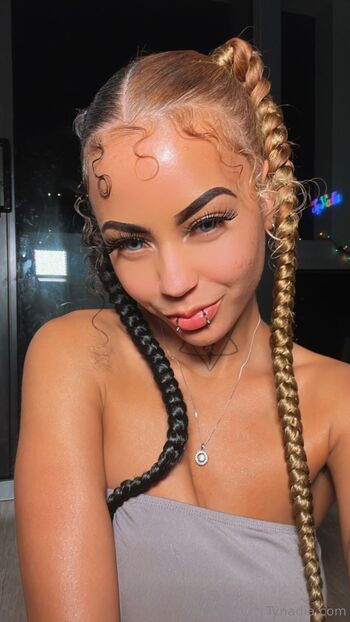 Nadia / itsnadiarae nude photo #8