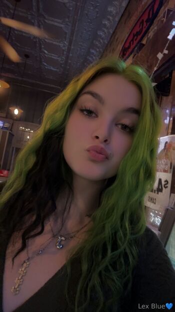 Alexi / itsonlyalexisss nude photo #2