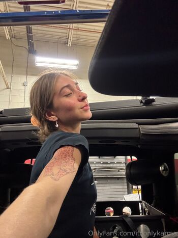 Karma-Kimberl / itsonlykarma nude photo #2