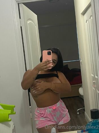 Chyn / itsschynaxx nude photo #29