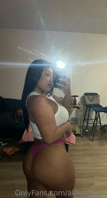 Chyn / itsschynaxx nude photo #37