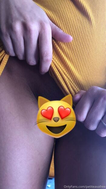 Av / itsuncoveredavafree nude photo #33