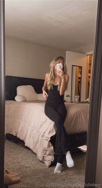 Cloe Lauren / ittybittybabiee nude photo #3