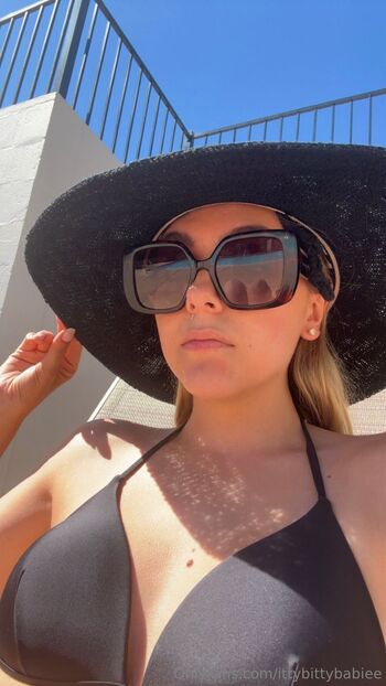 Cloe Lauren / ittybittybabiee nude photo #15