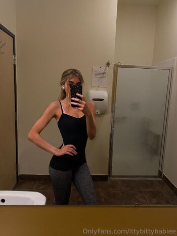 Cloe Lauren / ittybittybabiee nude photo #26