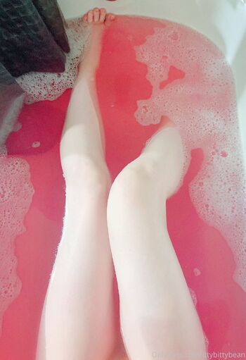 Bea / ittybittybean nude photo #24