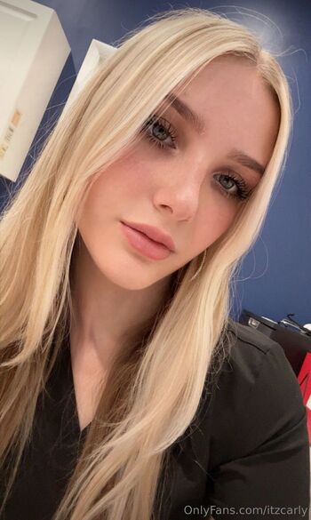 carly / itzcarly nude photo #10