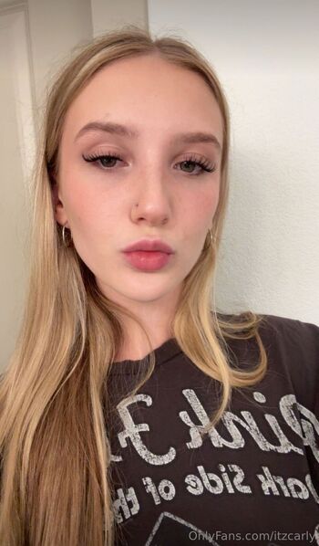 carly / itzcarly nude photo #19