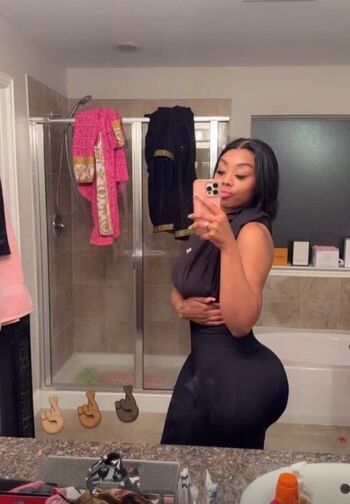 Fattest Ass On 0nlyfn / iwantjudyyy nude photo #5