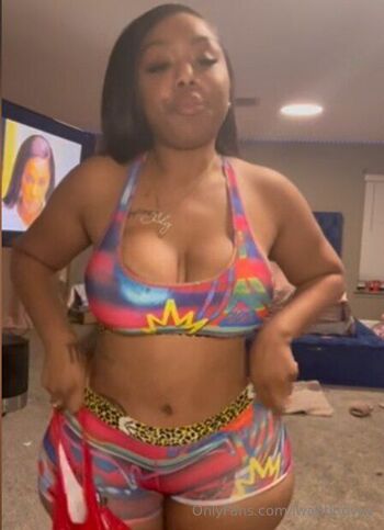 Fattest Ass On 0nlyfn / iwantjudyyy nude photo #8