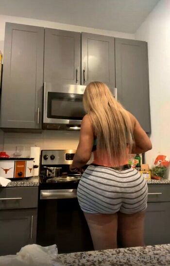 Fattest Ass On 0nlyfn / iwantjudyyy nude photo #15