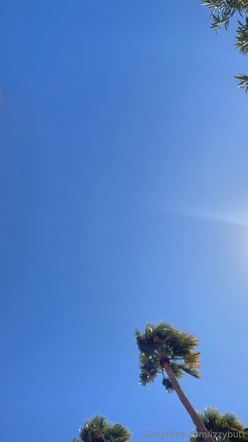 DizzyIzzyBut / izzybutt / dizzyizzybutt / izzybuttt / dizzzyizzzzy / izzy_butt nude photo #22