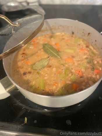 DizzyIzzyBut / izzybutt / dizzyizzybutt / izzybuttt / dizzzyizzzzy / izzy_butt nude photo #30