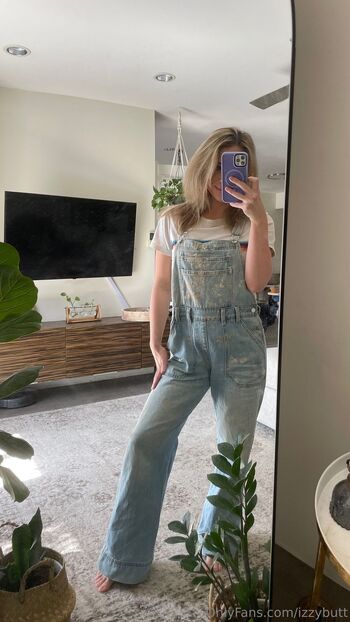 DizzyIzzyBut / izzybutt / dizzyizzybutt / izzybuttt / dizzzyizzzzy / izzy_butt nude photo #34
