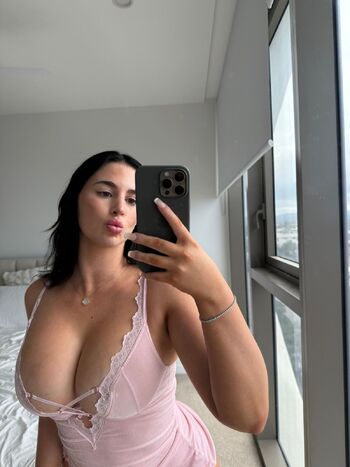 Izzy / izzyisveryspicy nude photo #7