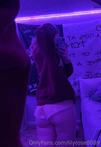 izzy / izzyynicolee nude photo #4