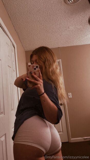 izzy / izzyynicolee nude photo #14