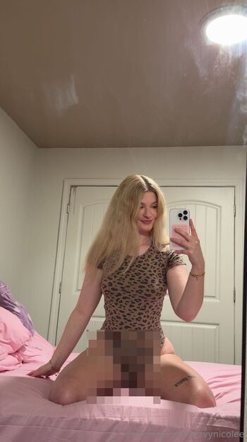 izzy / izzyynicolee nude photo #31