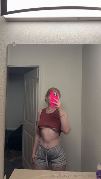 izzy / izzyynicolee nude photo #36
