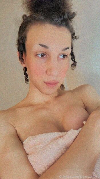 Tatu / jadedwaifuwu nude photo #2