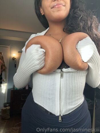 Jasmine PRETTY TITTIE / jassyskyyy nude photo #20