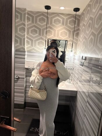 Jasmine PRETTY TITTIE / jassyskyyy nude photo #32