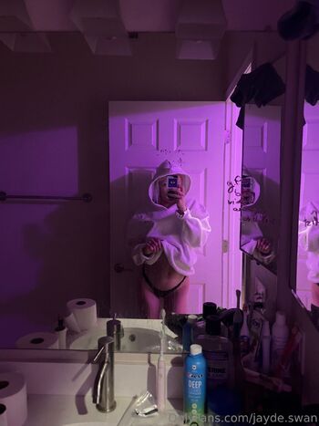 𝔍𝔞𝔶𝔡𝔢 / jayde.swan / satya_swan / jaydeswan nude photo #3