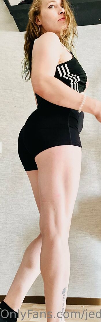 Annik / jedeedee nude photo #4