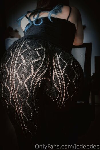 Annik / jedeedee nude photo #8