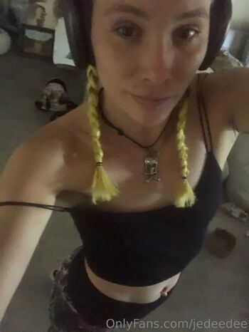 Annik / jedeedee nude photo #15