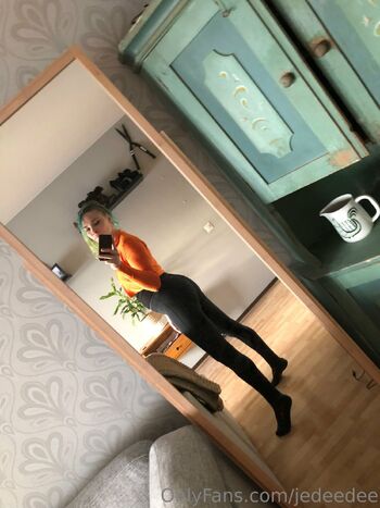 Annik / jedeedee nude photo #17