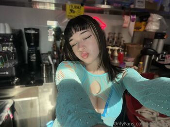 Le / jellofangs nude photo #3