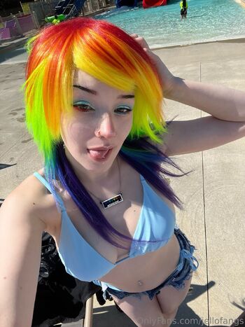 Le / jellofangs nude photo #6