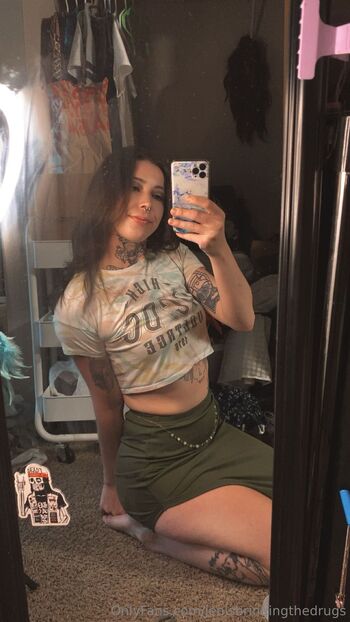 OnlyFans / jenisbringingthedrugs nude photo #1