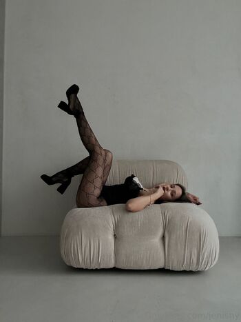 Jennifer / jenishy / bow4jenny nude photo #4