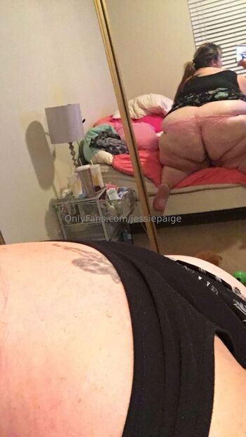 Jessie Paig / jessiepaige nude photo #2