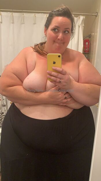 Jessie Paig / jessiepaige nude photo #17