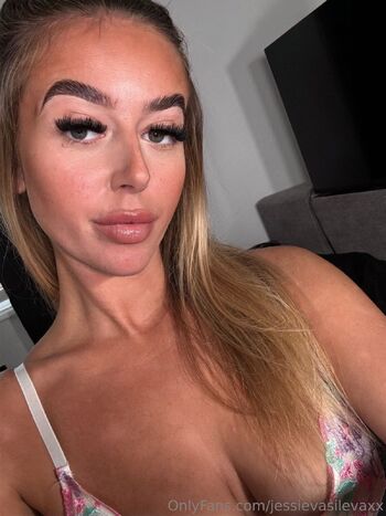 jessie / jessievasilevaxx nude photo #9