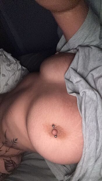 Jess / jessyleex nude photo #17