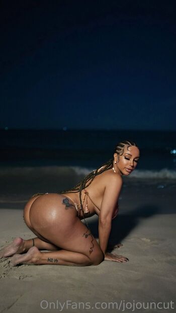 JoJ / jojouncut nude photo #8