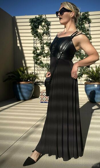 Michael and Lindsay Jone / joneslyfans nude photo #11