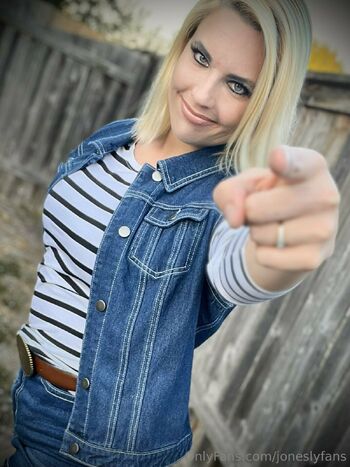 Michael and Lindsay Jone / joneslyfans nude photo #12