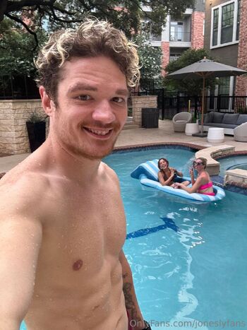 Michael and Lindsay Jone / joneslyfans nude photo #25